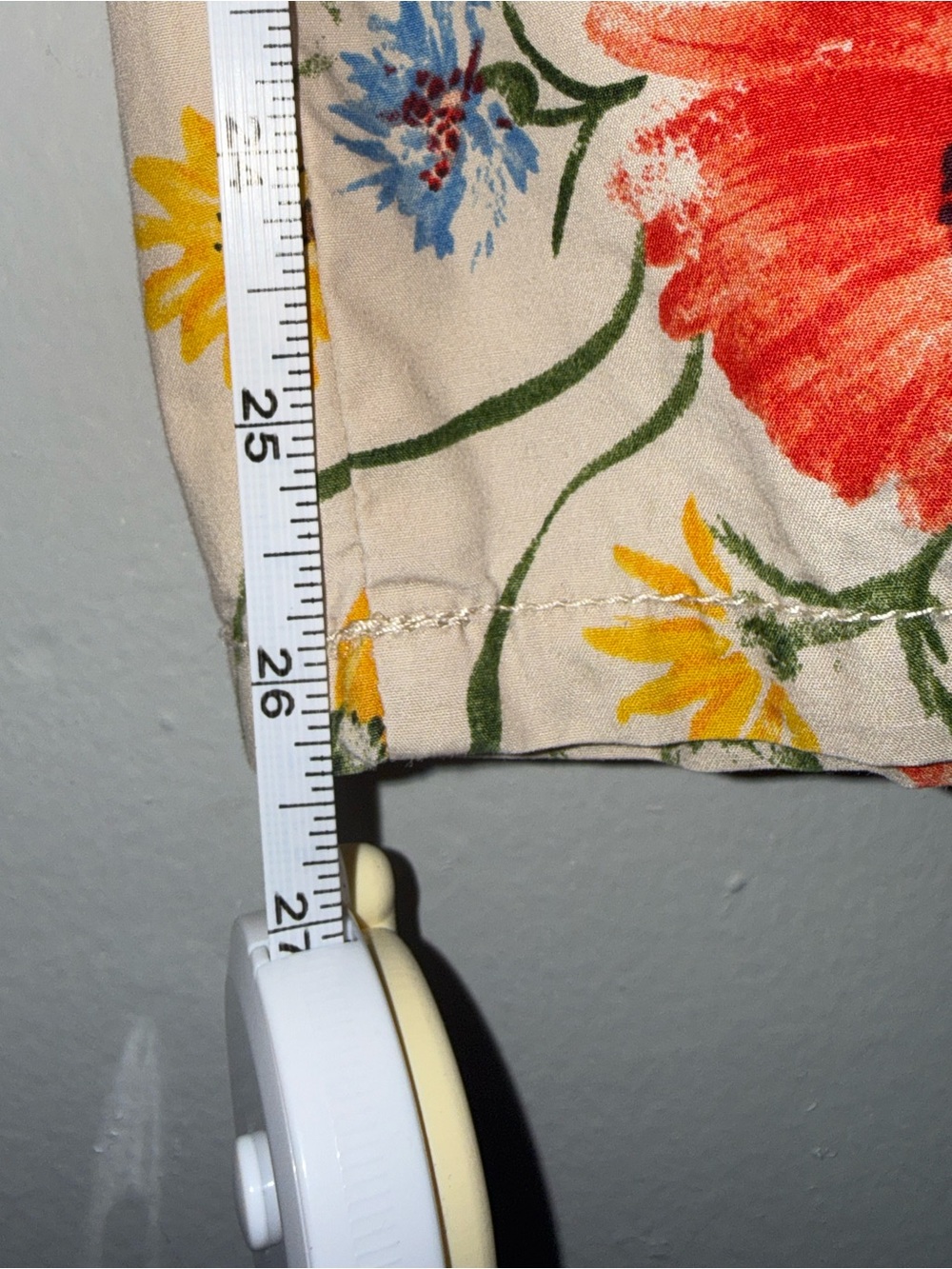 Anthropologie Hei Hei Floral Crop Cargo Pants in Beige with Red Bloom Print - Picture 6 of 6